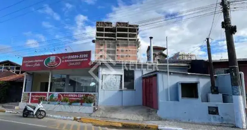 Imóvel Comercial e Residencial a 50 Metros da Praia de Armação
