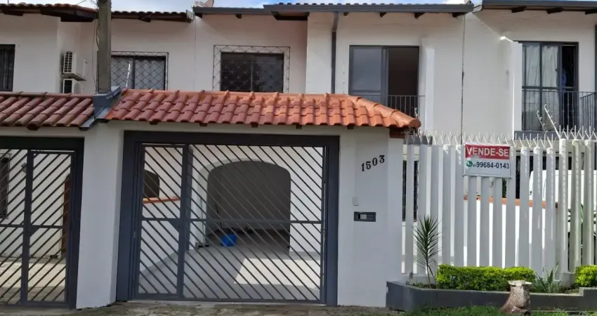 Sob reformado em condomínio, amplo espaço coletivo, ótimo para crianças.