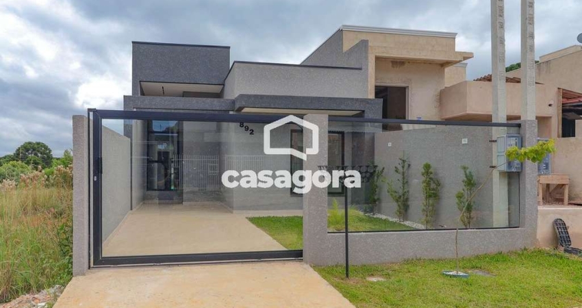 Casa Moderna com Piscina e Pé-Direito Alto no Jardim Brasil  Eucaliptos