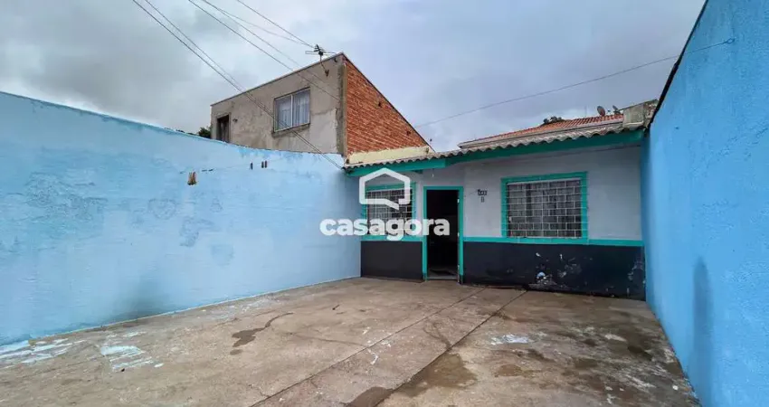 Casa com 2 Quartos, Terreno nos Fundos  Negociação Facilitada em Santa Terezinha
