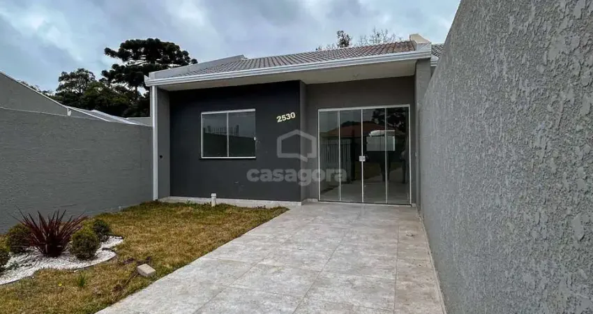 Casa com 2 Quartos e Área Gourmet  de Frente pra Rua   FRG