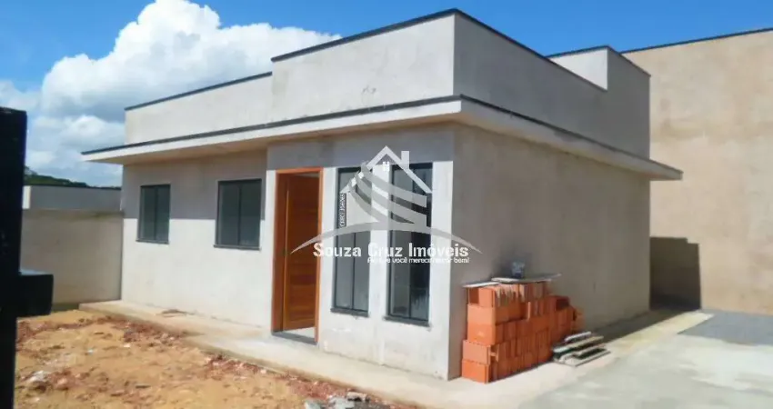 Casa com 03 dormitórios - terreno de frente para rua asfaltada