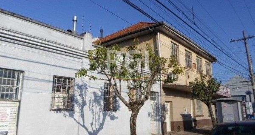 Prédio residencial e comercial, no bairro Navegantes em Porto Alegre