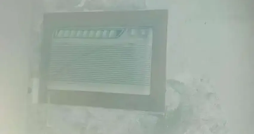 Oportunidade apto 1 dormitório desocupado, precisa de reforma no humaitá.