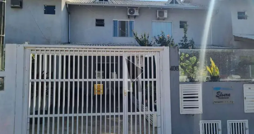 Casa com 2 dormitórios à venda, 73 m² por R$ 520.000,00 - Meia Praia - Navegantes/SC