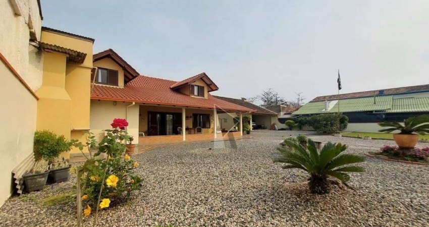 Casa com 4 dormitórios para alugar, 325 m² por R$ 7.000/mês - Centro - Navegantes/SC