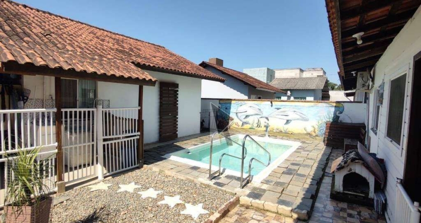 Casa com 4 dormitórios à venda, 180 m² por R$ 590.000,00 - Meia Praia - Navegantes/SC