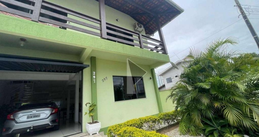 Casa com 4 dormitórios à venda, 275 m² por R$ 1.300.000,00 - Centro - Navegantes/SC