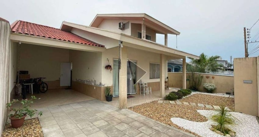 Casa com 4 dormitórios à venda, 165 m² por R$ 1.100.000 - Centro - Navegantes/SC