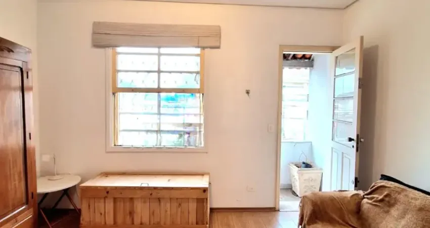 Casa sobreposta alta, 2 dormitórios, 1 suíte, 2 banheiros, venda em santos, boqueirão,