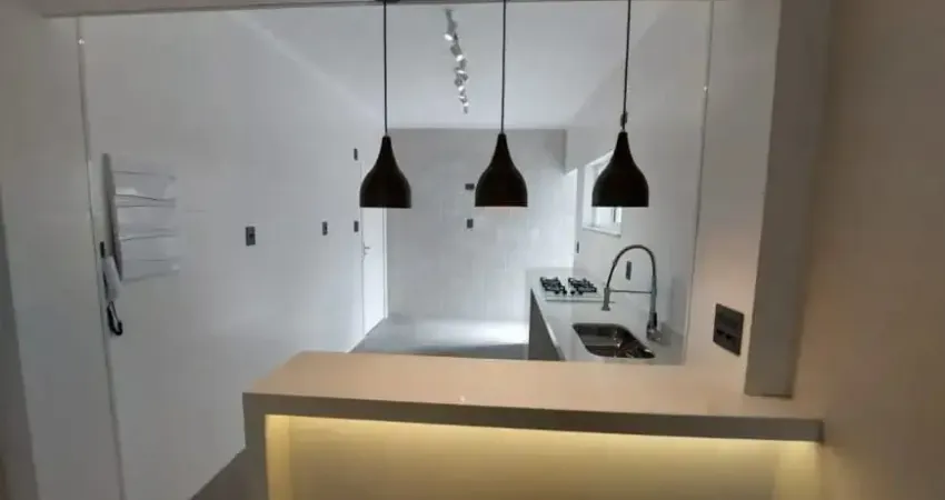 Apto reformado 2 dorm, 85m², dependência completa , 1 vaga- josé menino- santos