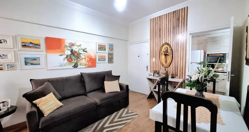 Apto reformado  2 dormitórios - 80m² - 2 banheiros -quadra da praia