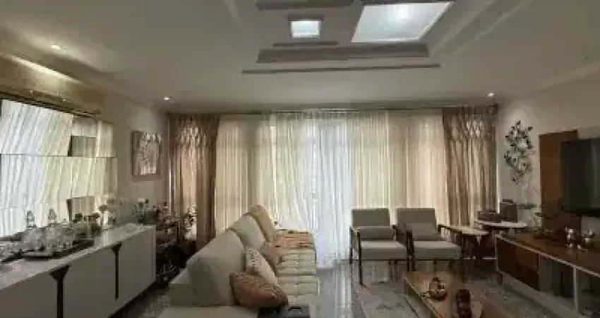 Casa triplex com 3 quartos à venda, 159m²- 3 vagas  1 suíte - área gourmet- embaré