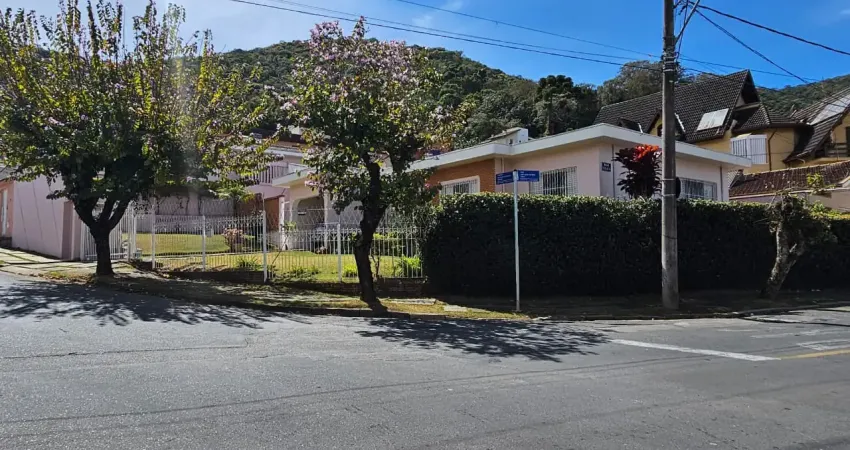 Casa térrea - venda- 414m² - 3 dorm -1 suíte - quintal - 2 vagas - poços de caldas-mg