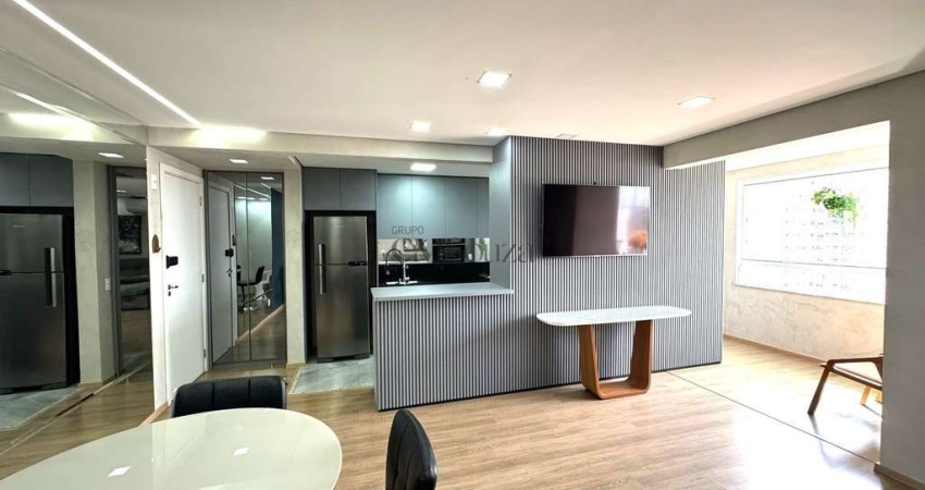 Venda apartamento Cosmopolitan reformado 77m2