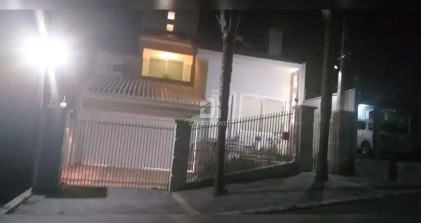 Casa com 3 quartos à venda na Rua Araticum, 76, Uberaba, Curitiba