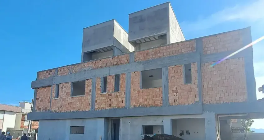 Casa triplex 2 suítes e rooftop a venda no Ribeirão da Ilha, Florianópolis SC.