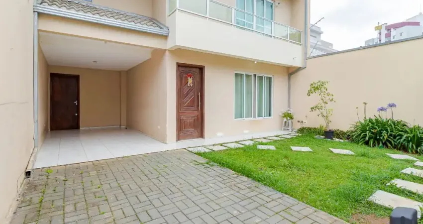 Espaçoso Triplex com 3 Quartos e home office, 2 Vagas no Coração do Água Verde