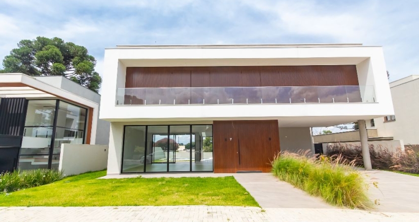 Casa nova com 4 suítes e com 4 vagas no Orleans - Curitiba/PR.