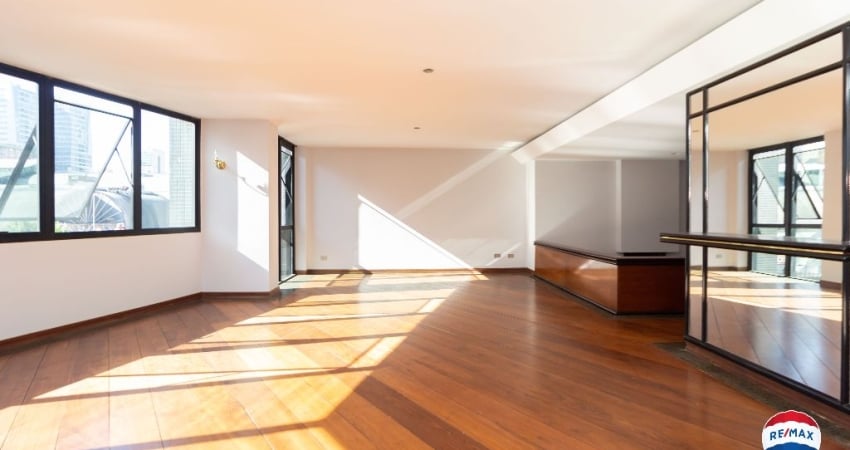 Apartamento com 274m² , 4 Quartos (sendo 2 suítes), 2 vagas, no Batel
