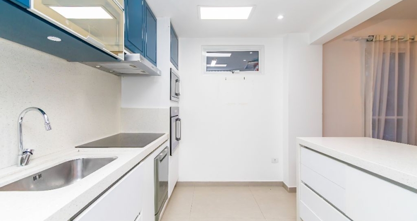 Sobrado Triplex com 3 suítes e 2 vagas - Campo Comprido