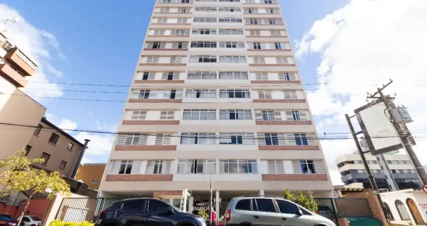 Apartamento  Centro de Curitiba com 3 dormitórios e Dormt. e bwc  Empregada