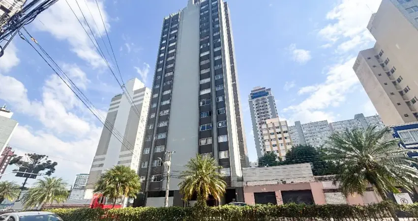 Apartamento com 3 quartos, 2 vagas cobertas (tipo vagão), no Centro - Curitiba