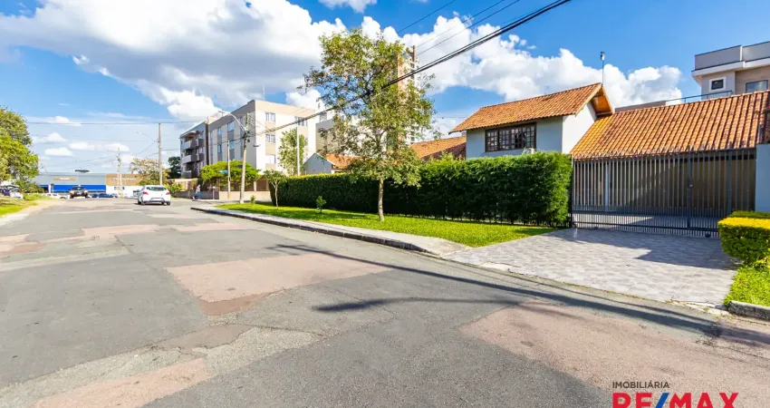 Venda casa térrea, 185m² construídos, 432 terreno, 3 quartos, 1 suíte, garagem para 8 carros no novo mundo