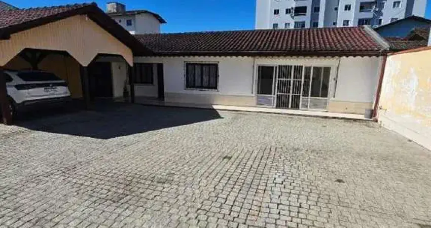Floresta - Casa Plana com 5 dorm sendo 1 suite prox ao Condor Sul, na rua São Paulo 2049
