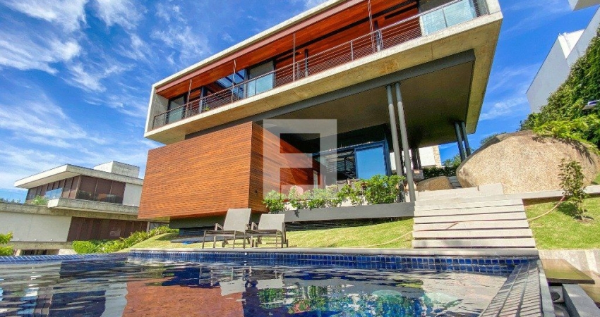 MARAVILHOSA CASA EM CONDOMÍNIO FECHADO COM VISTA PARA O MAR - CACUPÉ