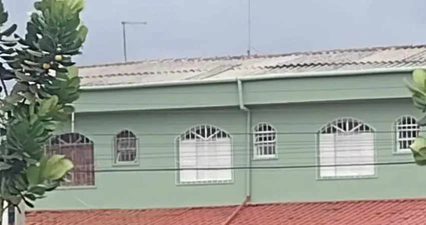 Sobrado 4 dormitorios, com espaco para fazer piscina
