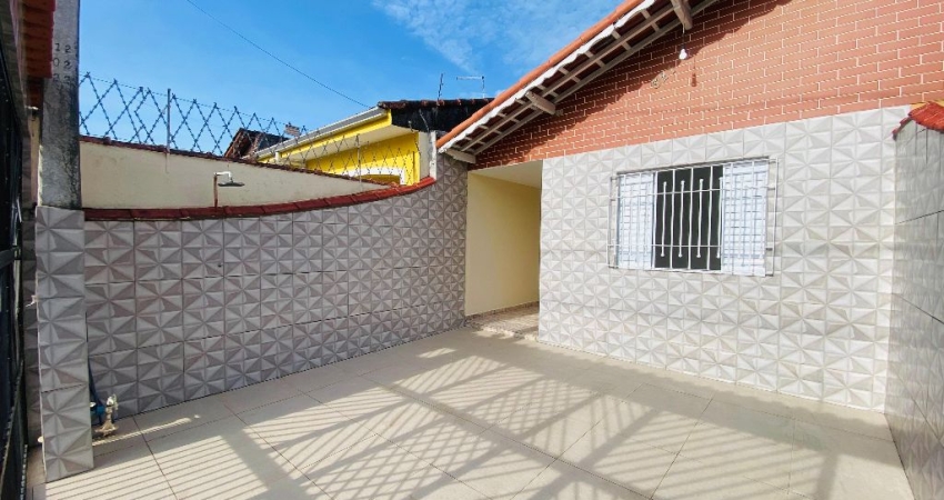 Casa 02 dormitorios, 300 metros da pista