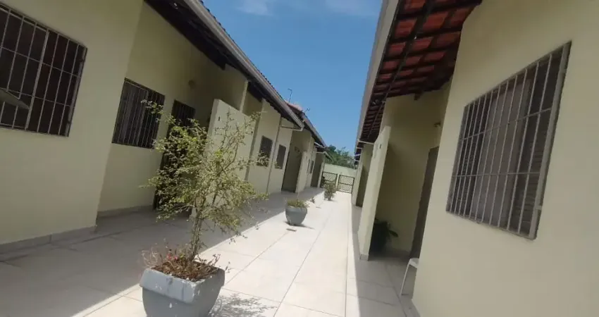 Casa térrea em condominio fechado 700 metros do mar em mongaguá