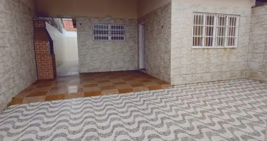 Casa 02 dormitorios com piscina no bairro vila atlantica em mongaguá