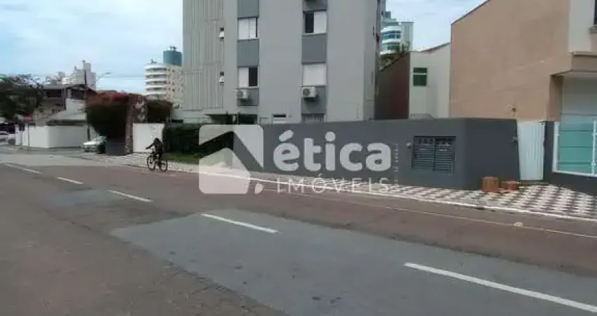 Amplo Apartamento em localização privilegiada na Vila Operária com 3 dormitórios