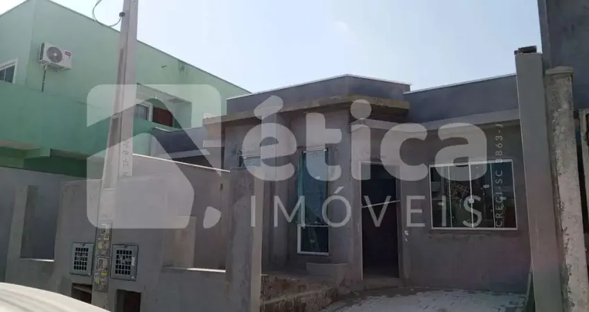 Casa com 2 dormitórios dísponivel pra venda no bairro santa regina , itajai-sc