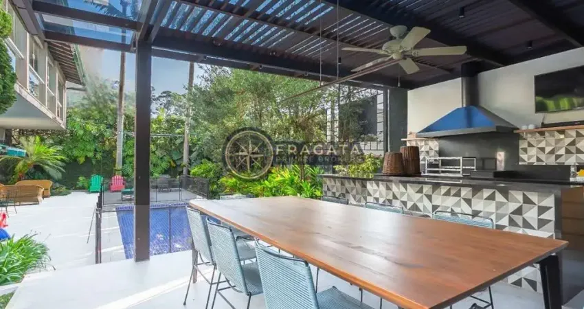 Casa com 4 quartos à venda na Rua Itajaçu, --, Pacaembu, São Paulo
