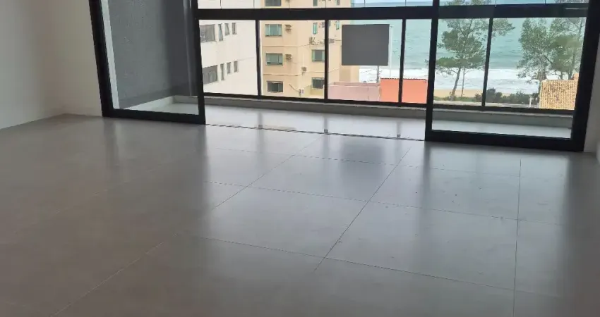 Excelente apartamento com 03 suítes na Praia do Pecado
