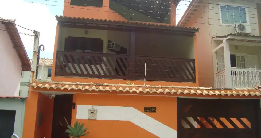 Excelente casa triplex com 03 quartos no Jardim Santo Antonio