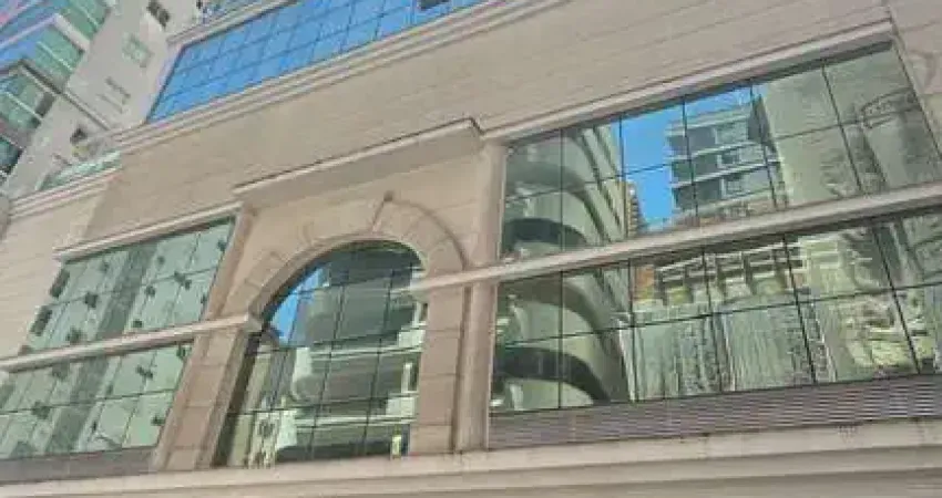 Apartamento com 4 quartos à venda na Rua 238, Meia Praia, Itapema