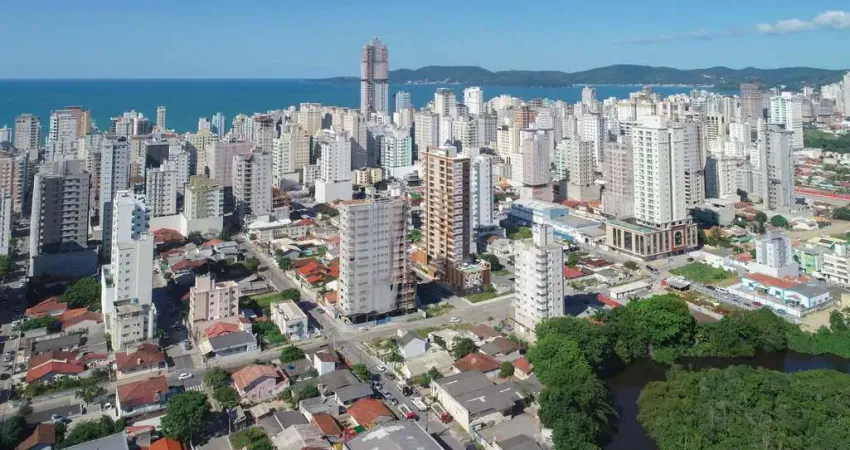 Apartamento com 3 quartos à venda na Rua 290, Meia Praia, Itapema