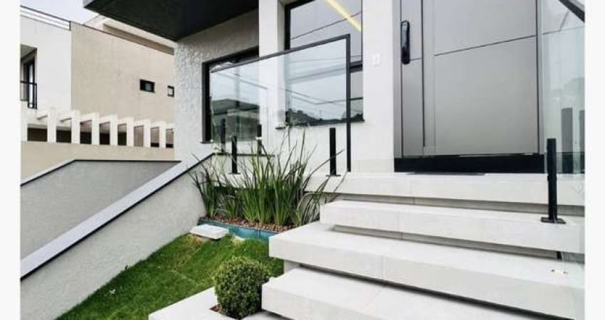 Sobrado 270 m2, com terraço, 03 quartos c/suíte, 03 vagas no Pinheirinho Curitiba PR