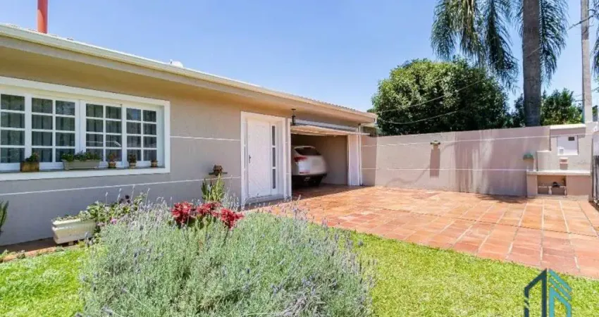 Casa térrea com área de lazer, 03 quartos sendo 02 suítes, no Santa Cândida em Curitiba PR
