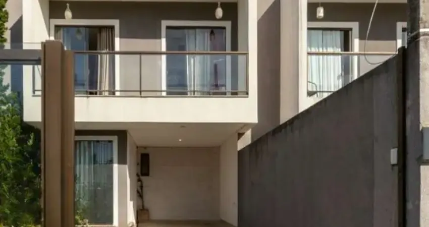 (Estuda permuta por casa ou financiamento) Sobrado 03 quartos c/suíte, terraço, no Bairro Alto em Curitiba PR
