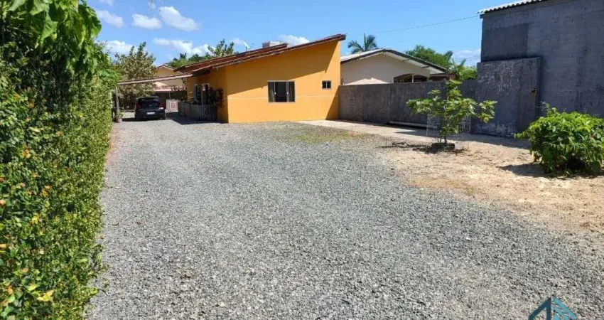 Casa a venda 03 quartos c/suíte, bem localizada em Guaratuba PR