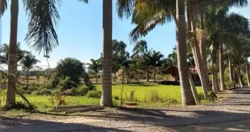 Sítio lindo, com casa e barracão, a 400 metros da BR 101 (até janeiro vai ser calçada) no bairro Morretes em Tijucas - SC