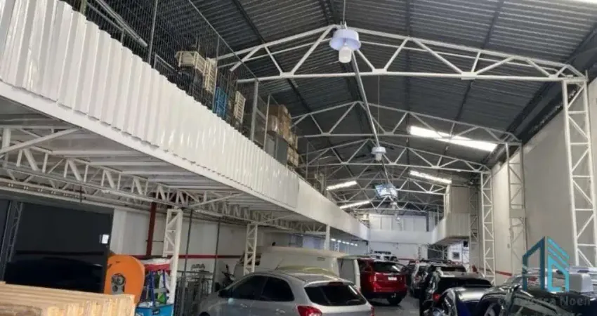 Barracão e Loja em 02 terrenos com 999m², próximo a concessionaria Servopa, no Rebouças em Curitiba PR