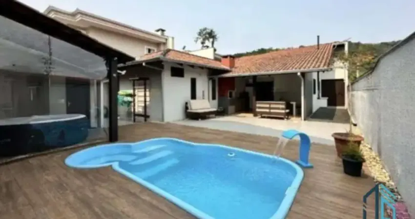Casa (estuda permuta e financiamento) piscina, 03 quartos c/suíte, em Piraberaba Joinville SC