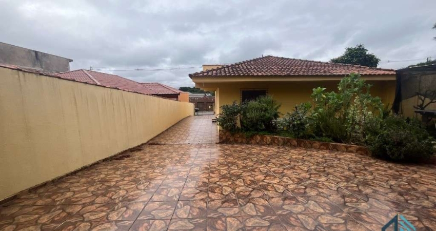 Casa com edícula 04 quartos c/suíte, 8 vagas no Uberaba/Jardim das Américas em Curitiba PR