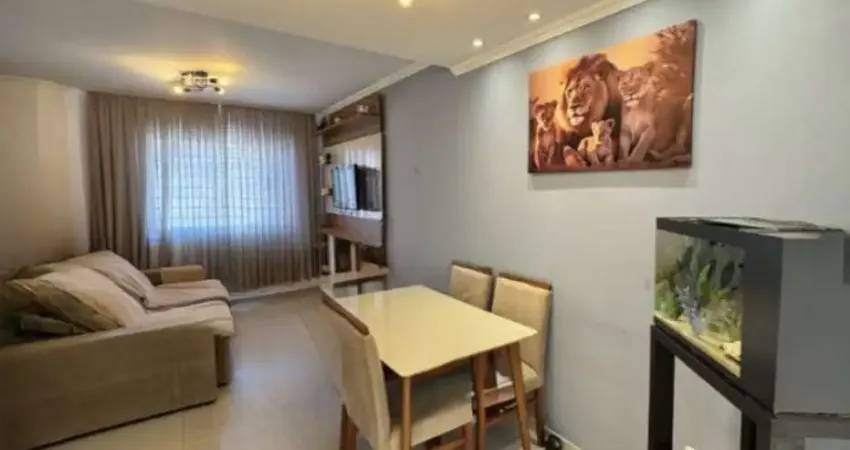 Sobrado em condomínio, Semi mobiliado 03 quartos c/suíte, closet, no Uberaba em Curitiba PR